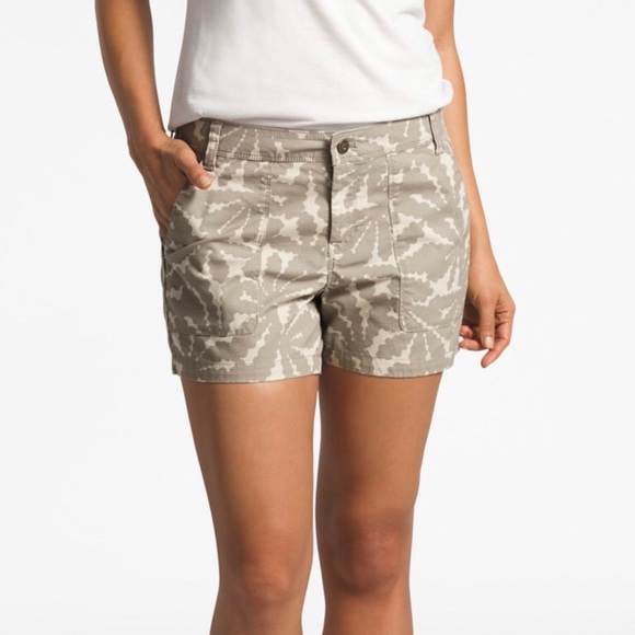 The North Face Pants - The North Face Camo Shorts Standard Fit, Size 10 New with Tag